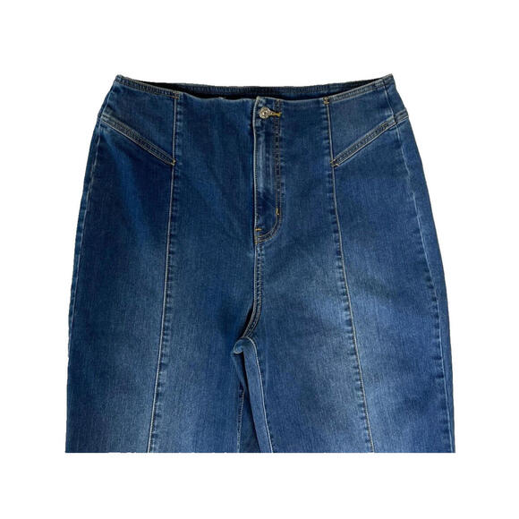 We The Free Curvy Denim Retro Flare Jean Seam Front High Rise Raw Hem Stretch 32 - Picture 3 of 8